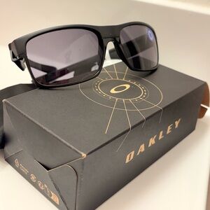 Oakley Prizm Black Frame Sunglasses with Dark Smoke Lenses